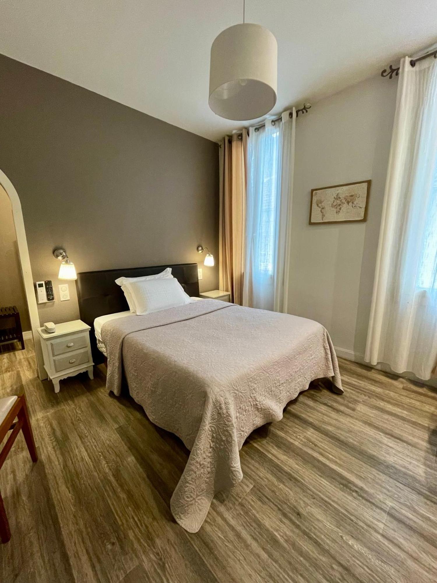 Hotel Henri Iv 3*