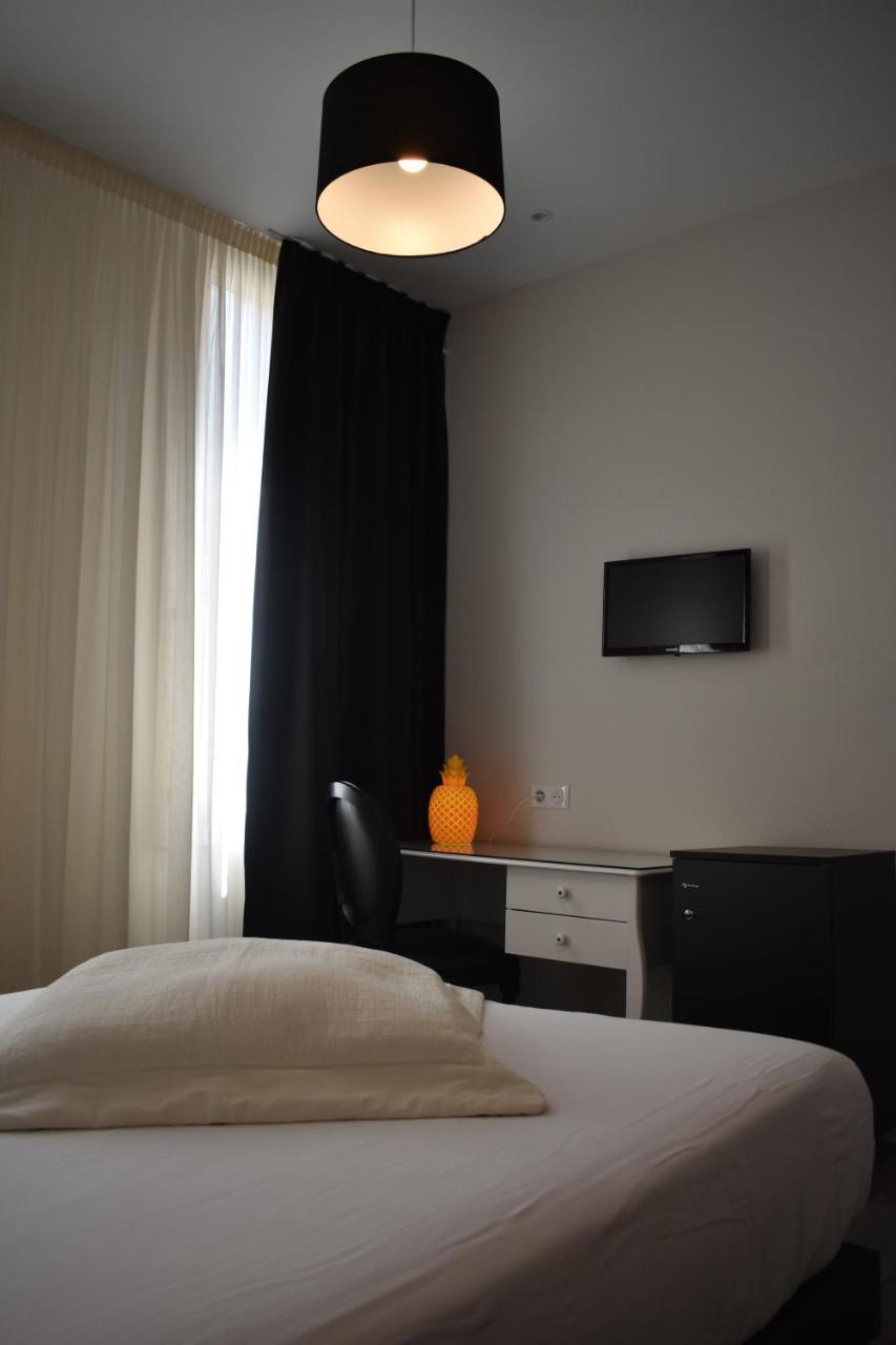 Henri Iv Hotel